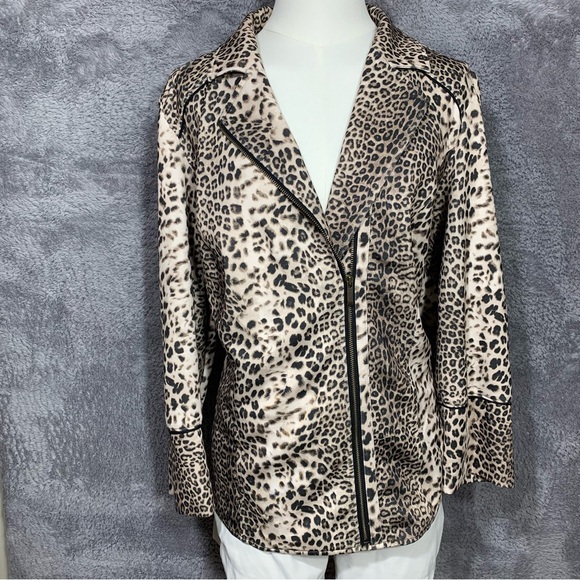 Chico's No-Iron Button Up Tunic Shirt Size 2 (Large) Leopard Animal Print Cotton - Picture 1 of 7